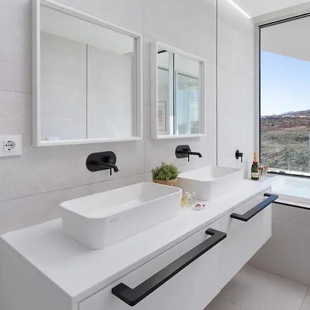 Karat Ibardin Rokabella Villa