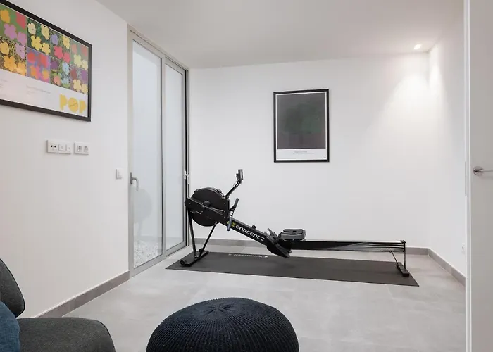 Karat Ibardin Rokabella Адехе